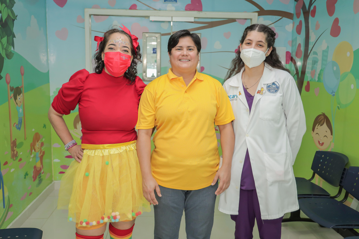 Dra. Elisa Tapia, Dra. Wendy Gu00f3mez y Dra. Amelia Rodru00edguez