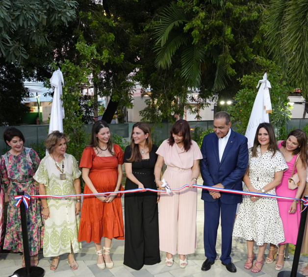 Alcaldesa Carolina Mejía, Dr. Julio A. Castaños Guzmán y Directiva del Voluntariado HGPS