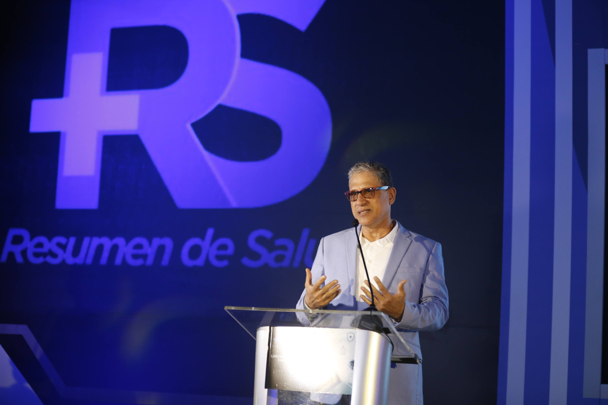 Foto 1, Pedro u00c1ngel Martu00ednez, pronuncia las palabras centrales del acto.