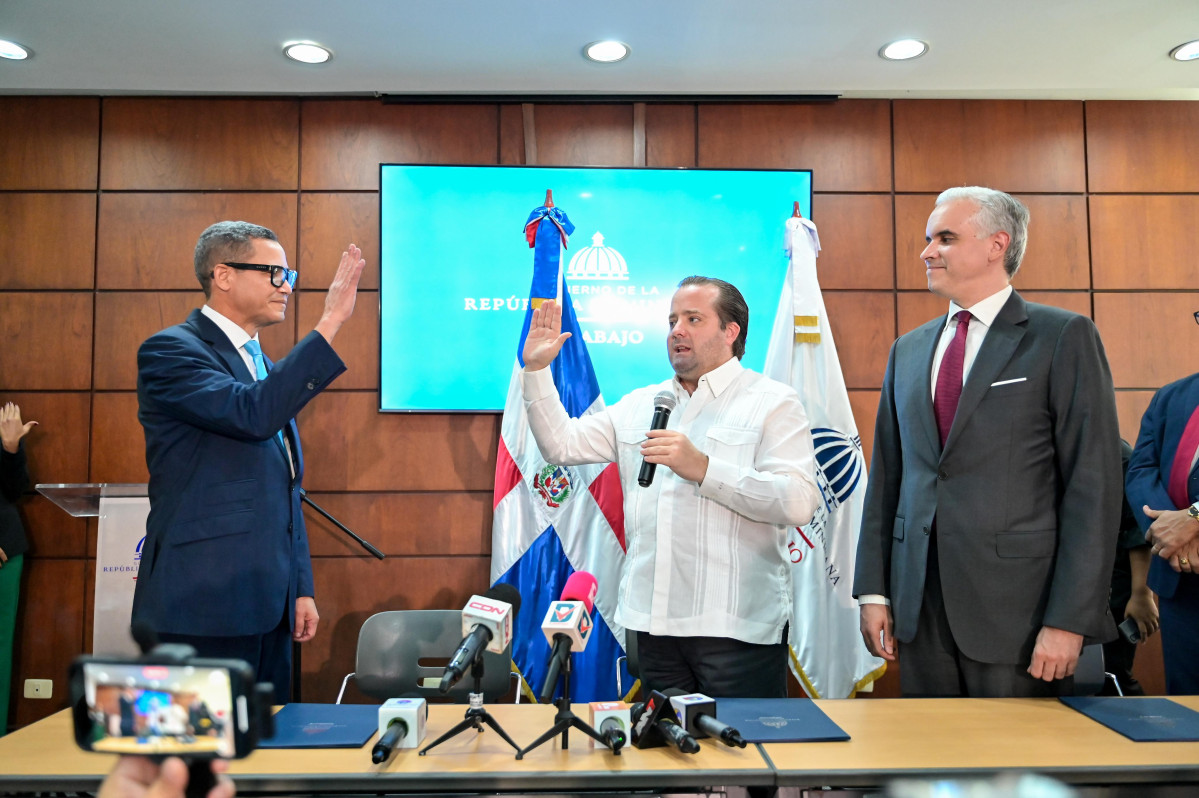 Juramentacion nuevo ministro Eddy Olivares