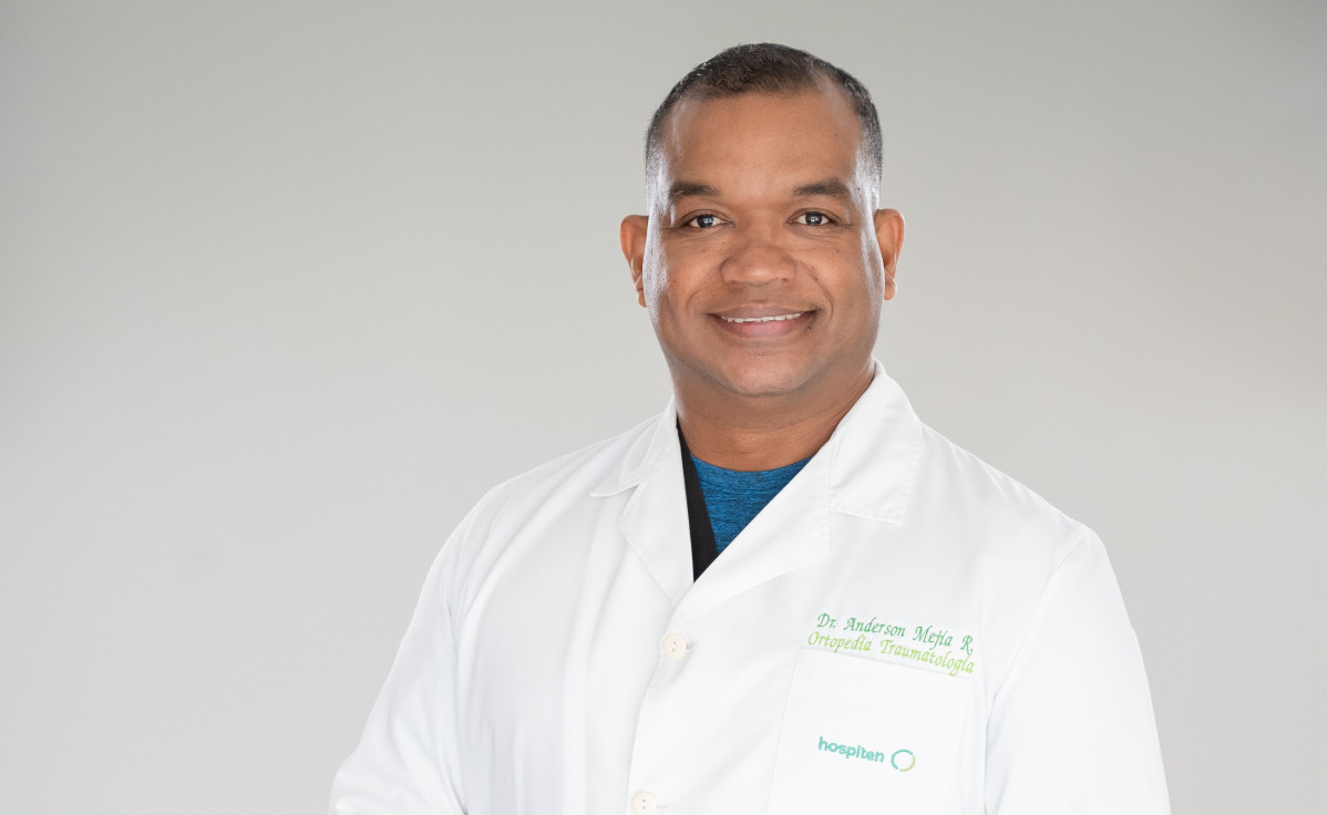 Dr. Anderson Meju00eda, especialista en cirugu00eda ortopu00e9dica y traumatologu00eda de Hospiten Santo Domingo