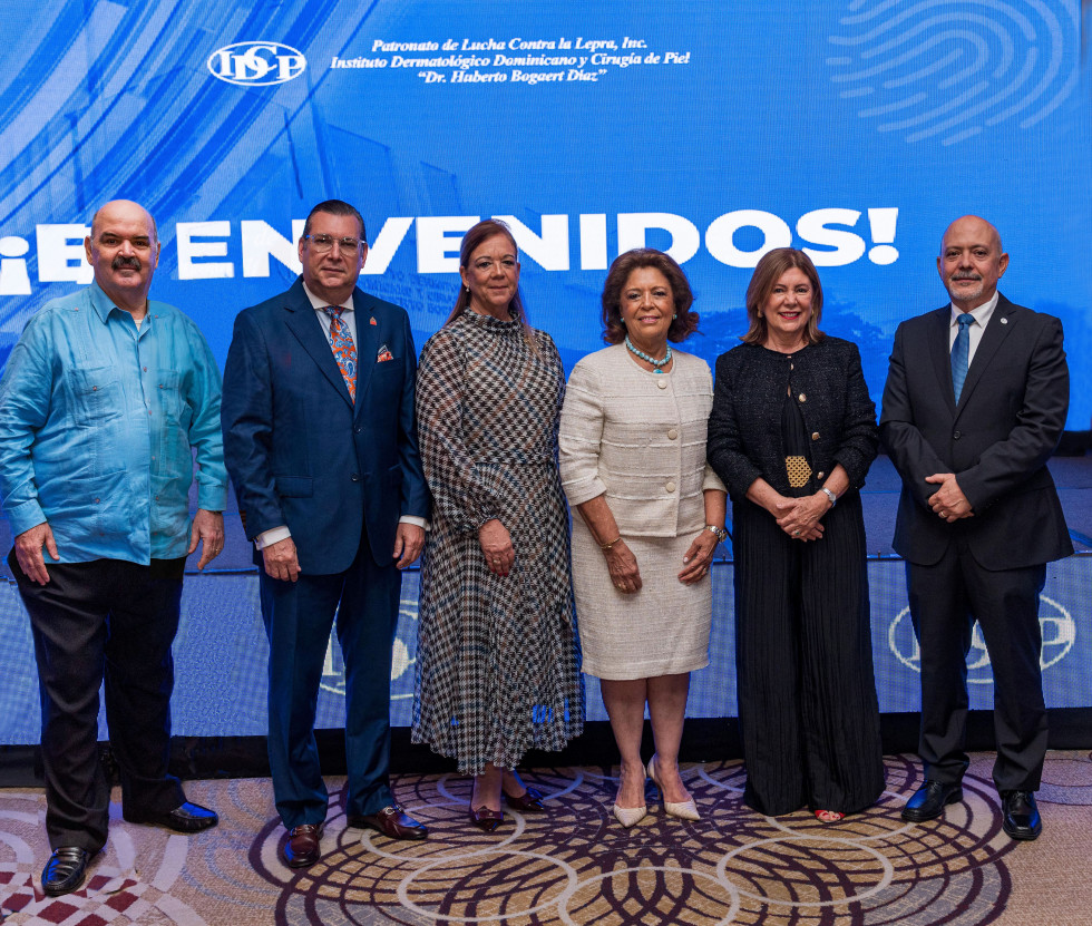Dr. Juan Periche, Dr. Gerardo Mesa, Mónica Thormann, Emma Guzmán, Dra. Alba María Ropero Álvarez y Dr. Víctor Pou