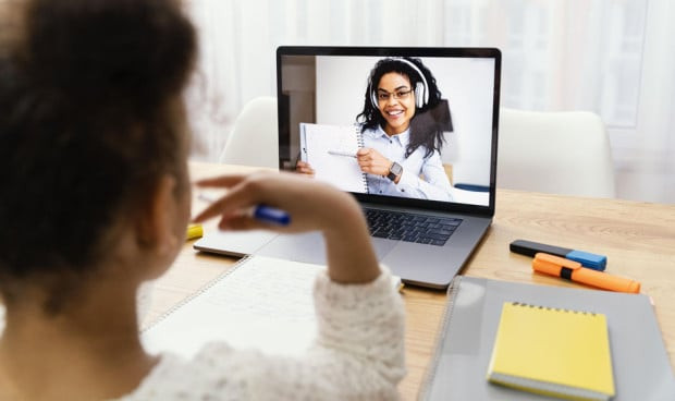 Las clases de medicina online coladero de estudiantes que hacen pellas 1956 620x368