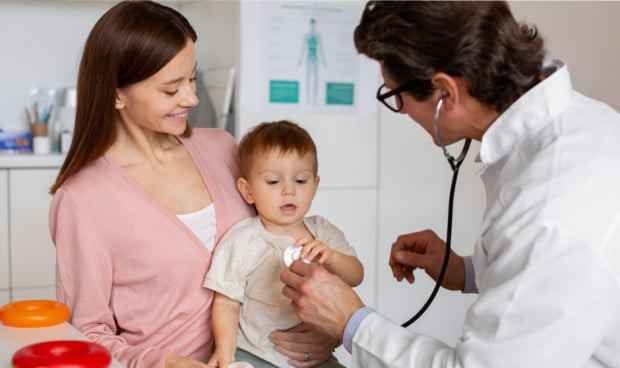 Un estudio confirma que el enemigo de los pediatras es youtube 2185 620x368