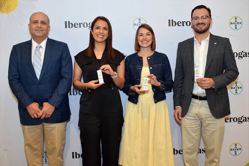 GUSTAVO MARTÍNEZ, DRA ASTRID DÍAZ, PILAR MENDEZ E IGNACIO TOBAR (1)
