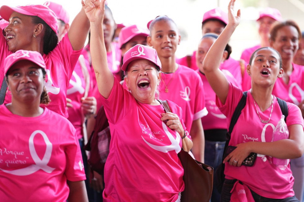 Casi mil mujeres de la zona franca formaron el Gran Lazo Humano