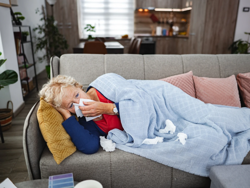 Mujer mayor gripe 103