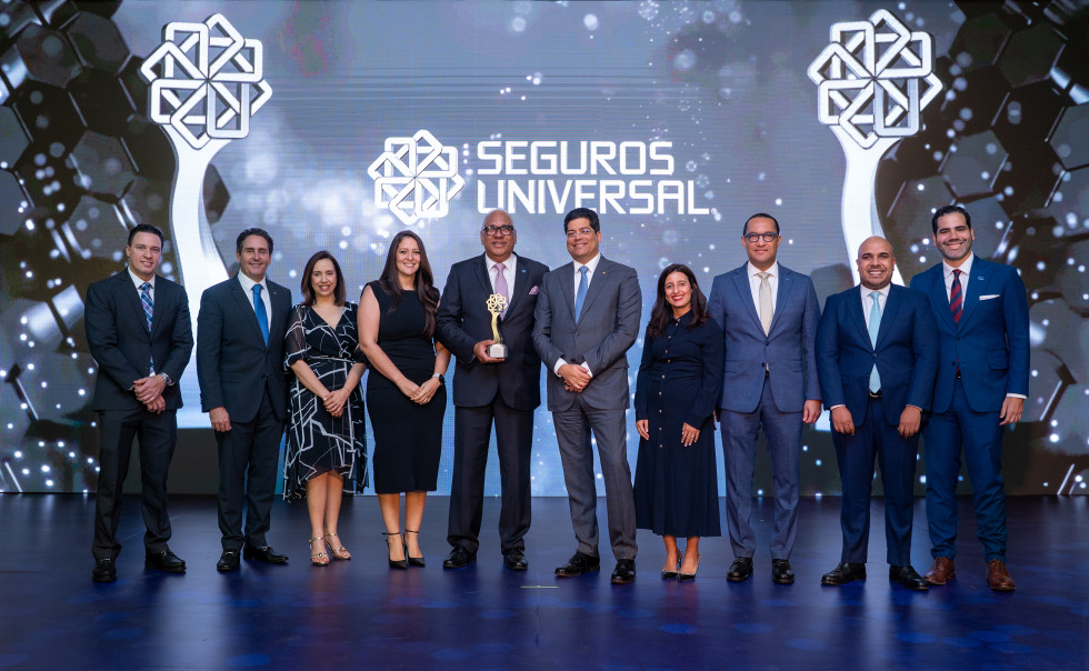 Foto premiación corredores 2026 de Seguros Universal