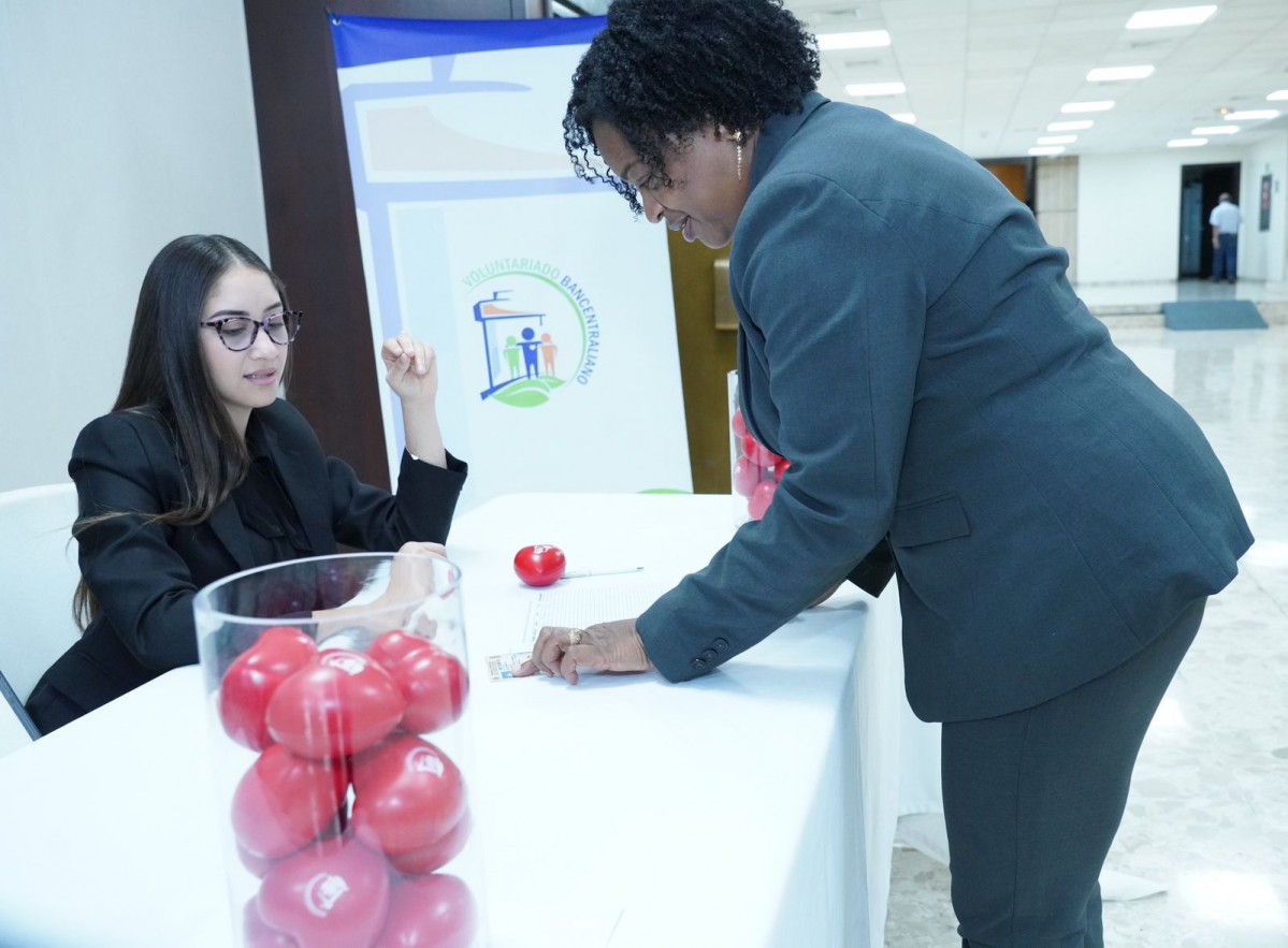 Banco Central realiza jornada de donacion de sangre con la Cruz Roja