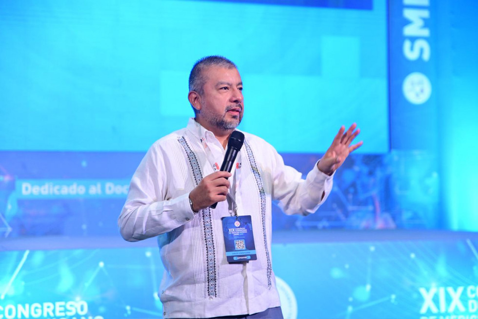 Carlos Lenin Pliego Foto XIX Congreso Dominicano de Medicina Interna SMIRD 2026
