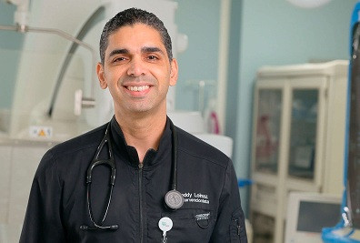 Dr. Freddy Loinaz, liu0301der de la Unidad de Hemodinamia